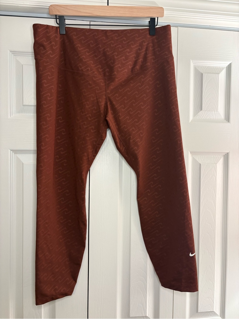 Women’s Nike Dri-FIT One Icon Clash Printed Leggings in brown size 1X NWOT